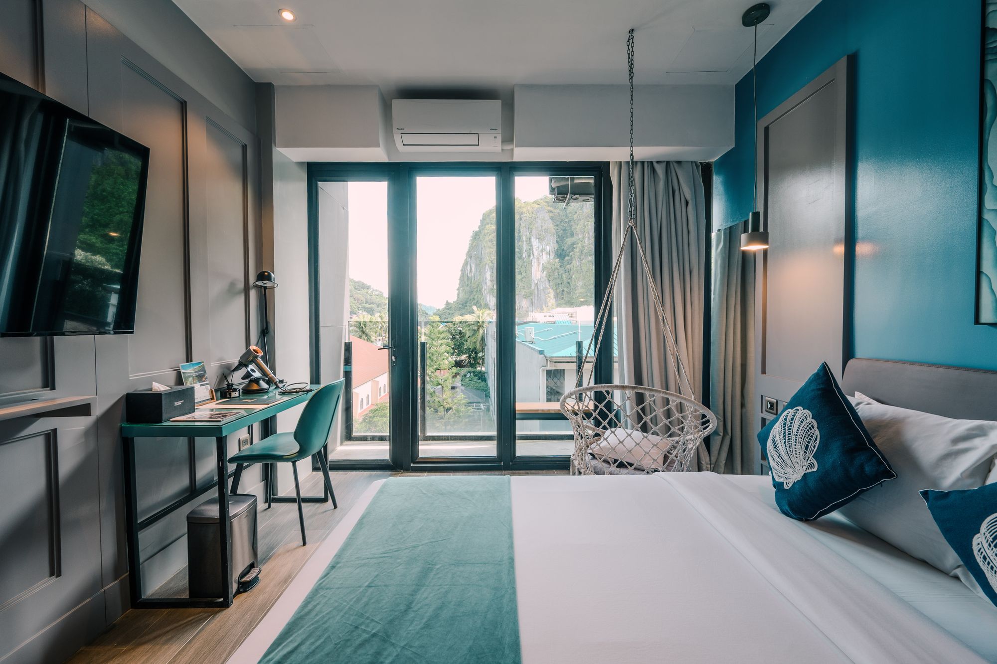 Deluxe Mountain View Room