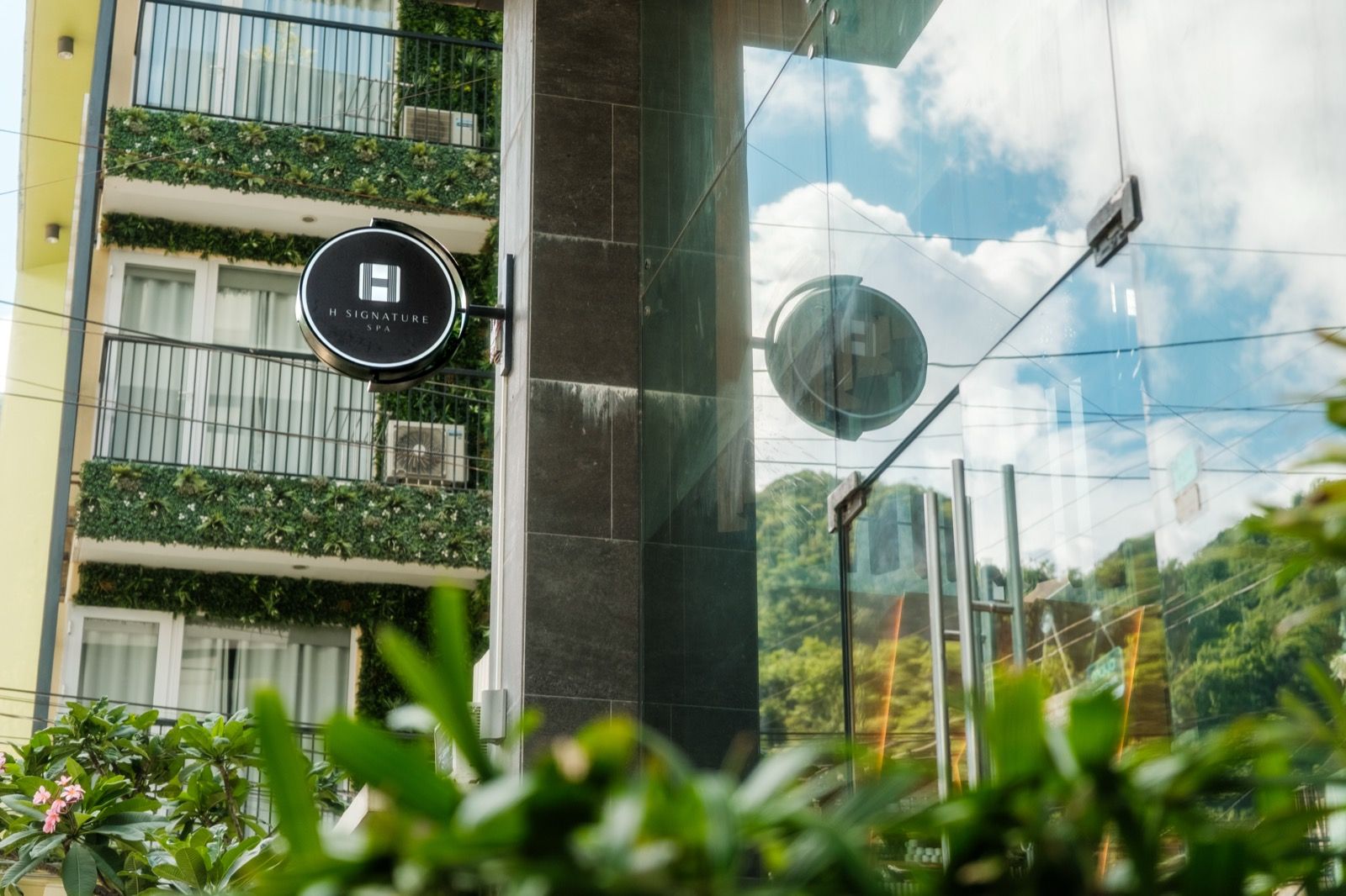 H Signature SPA exterior